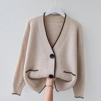 Valeria - Chic Button Cardigan