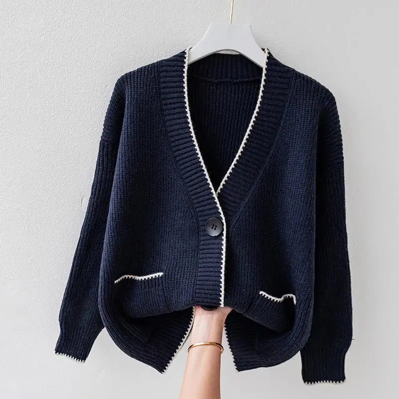 Valeria - Chic Button Cardigan